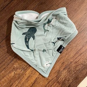 Kyte bib in Stream Sharks